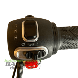 Højre gashåndtag / gasrulle med D/N/R knap.