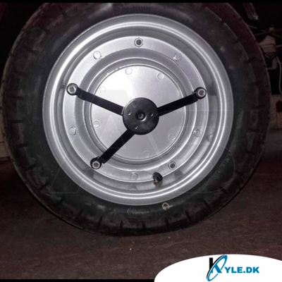 Montering af hjulkapsel Ape 50