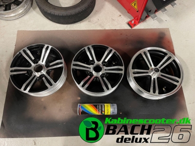 Alle fælge sprøjtes med klar lak inden montering af ventil og dæk igen.